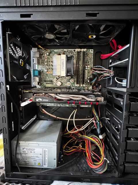 Komputer stacjonarny + monitor