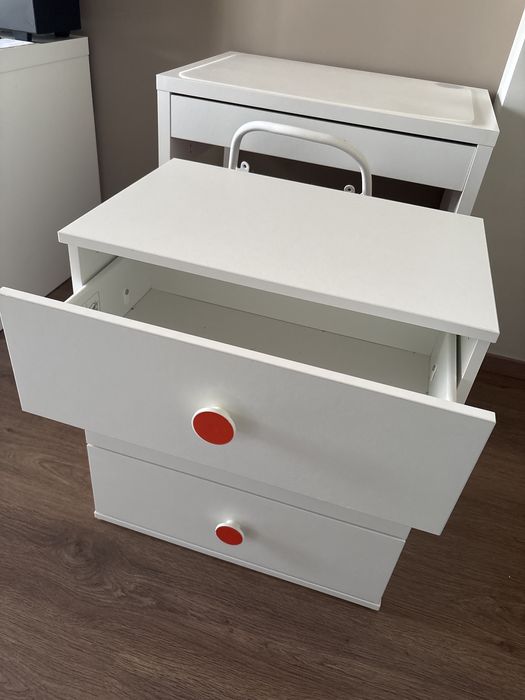 Mesa de cabeceira / comoda criança IKEA