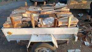 Прицеп рубленых дров.