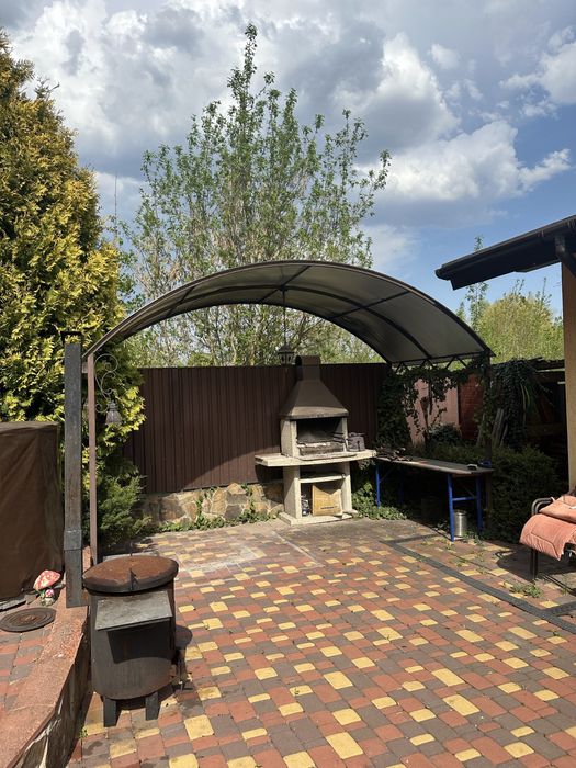 Будинок, с.Лука, поруч Білогородка, Бобриця, Музиці