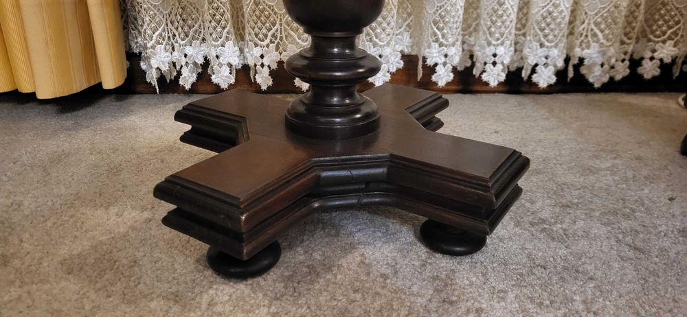 Mesa pequena em madeira - muito antiga