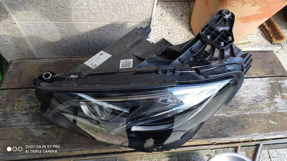 Farol esquerdo full led Mercedes w213 multibeam