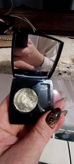 Cień do powiek Chanel welurowe etui drobinki szary
