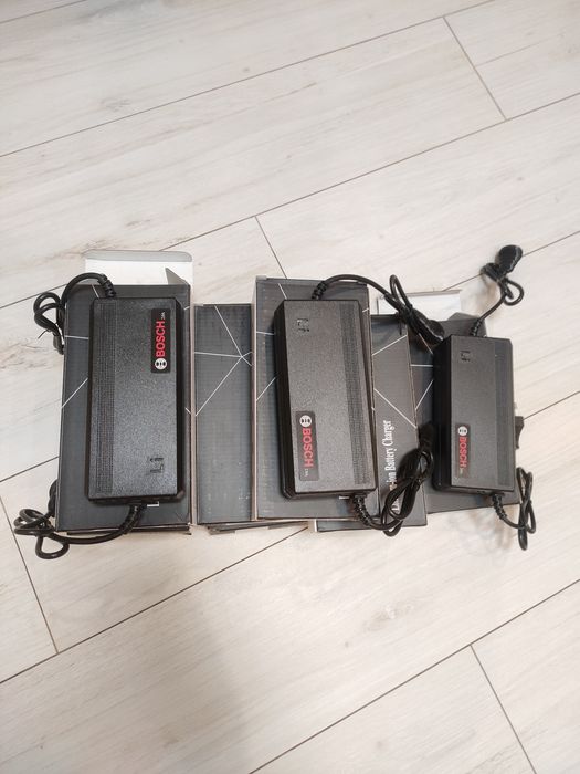Продам зарядні Bosch 2A.