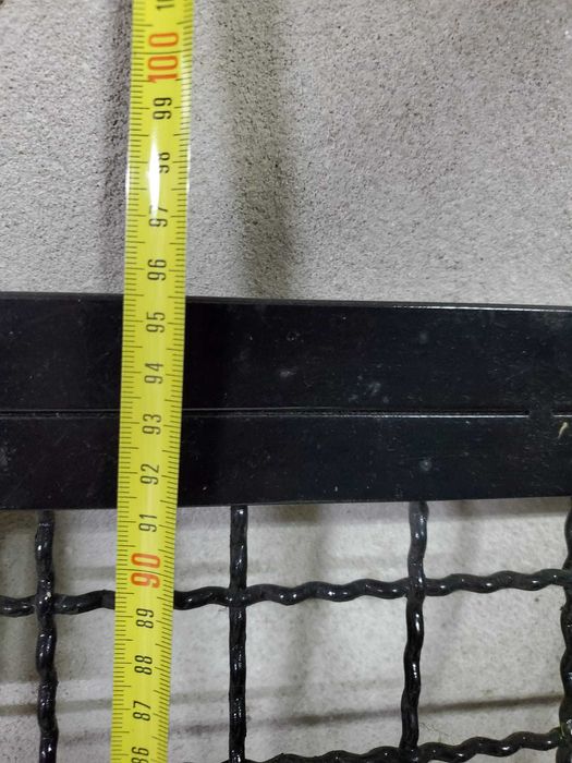 Porta em grade de ferro