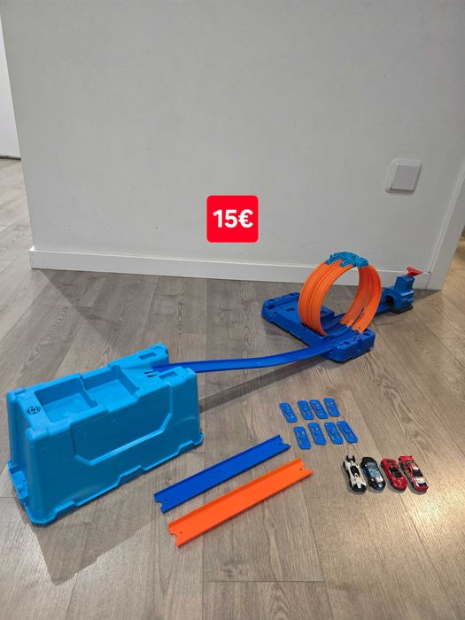 Pista Hotwheels e carrinhos