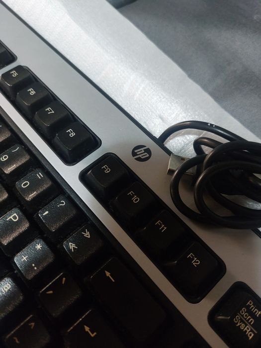 Dois teclados HP