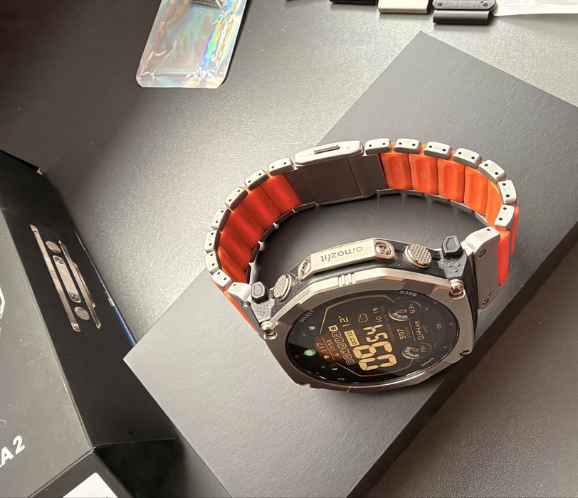 Amazfit T-rex Ultra 2 z dodatkami