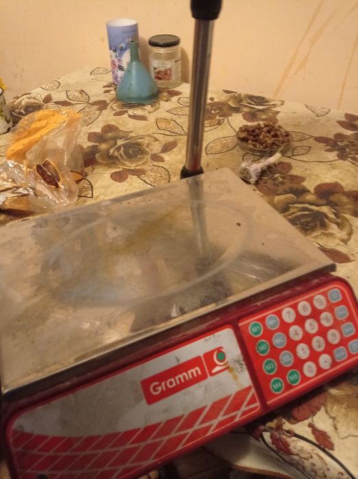 Продаю вагу електронну