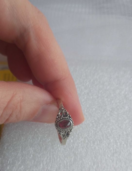 pierścionek srebrny z granatem, srebro 925 granat naturalny