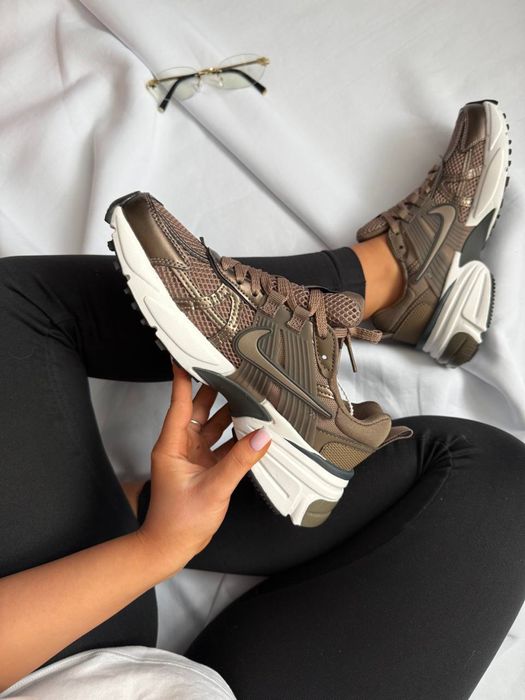 Жіночі кросівки Nike V2K Runtekk White Mink Brown 36-41 найк рантек