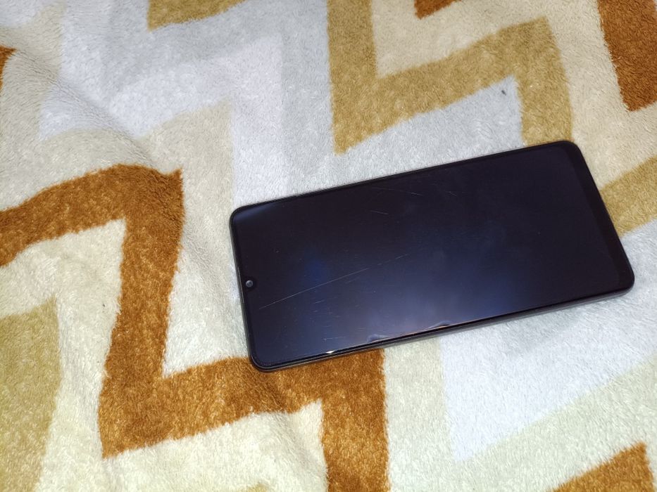 Продам власний смартфон Samsung Galaxy A32 у найвдалішій модифікації — 128 ГБ вбудованої пам'яті та 4 ГБ оперативної