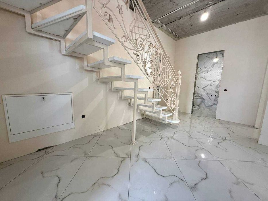 Продаж 4 кім квартири Жовква Петлюри