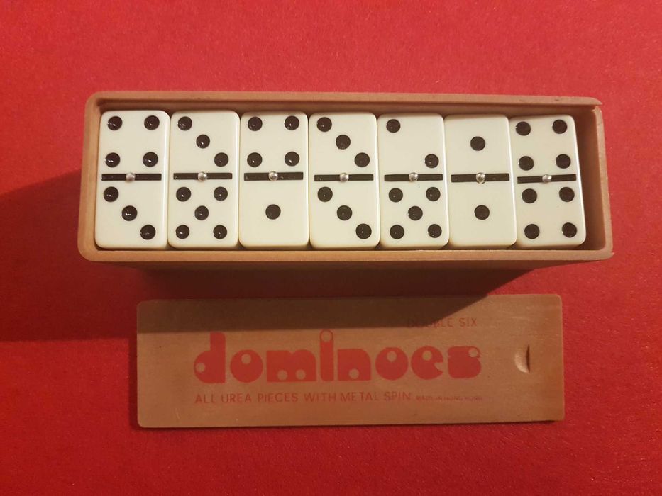 Jogos Tabuleiro III - Dominó em Ureia e Acrílico