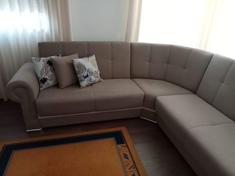 Sofá de canto novo  bege (Camel) rebatível com cama