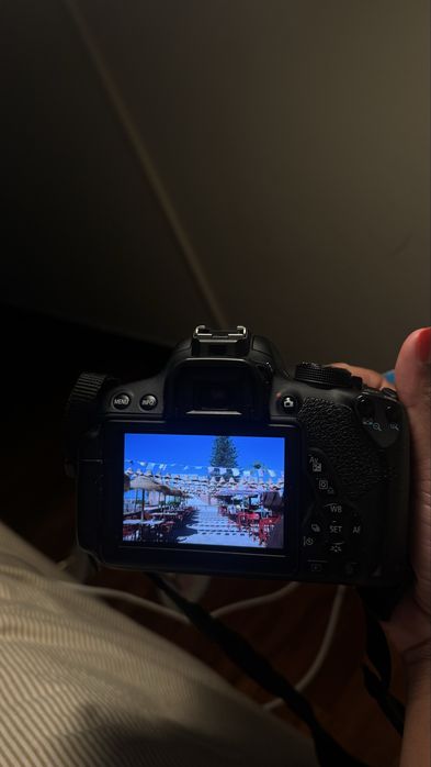 Camera EOS 700D