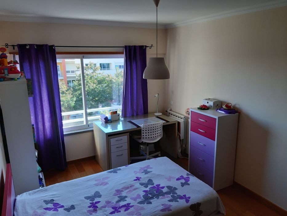 Quarto menina rosa e roxo