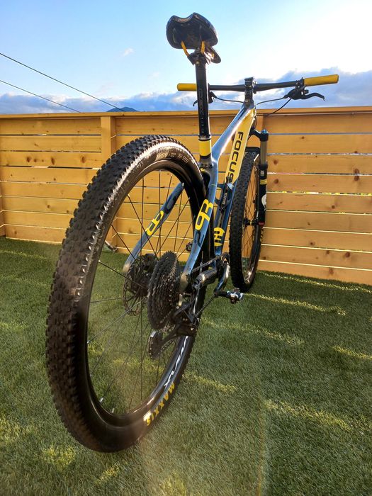 Bicicleta Focus Carbono roda 29