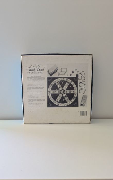 2 jogos de tabuleiro (Trivial Pursuit + Dicciopinta)