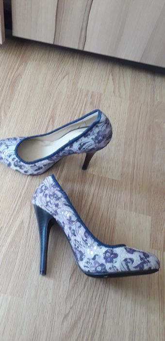 нові нарядні туфлі