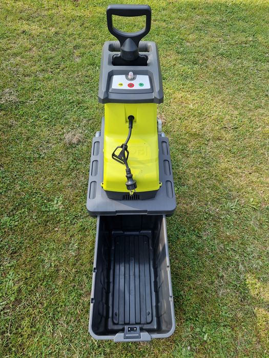 Rozdrabniacz gałęzi Ryobi 3000W