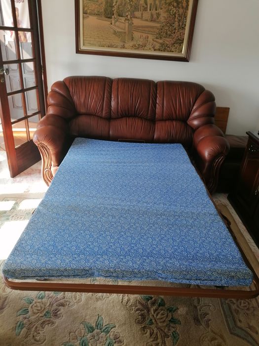 Sofá cama de 3 lugares em pele