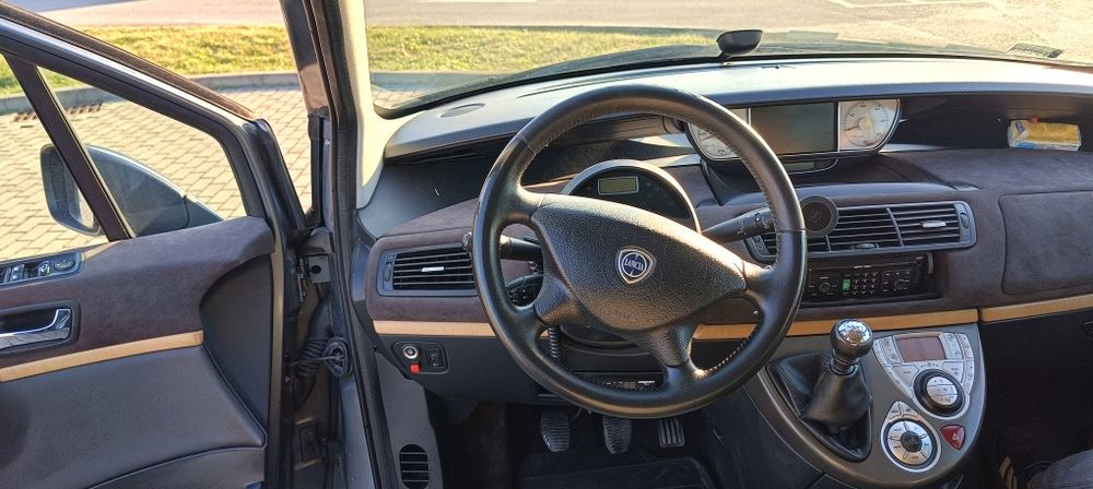 Duże rodzinne auto