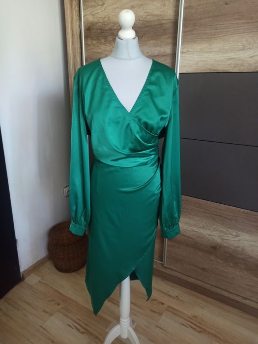 Satynowa sukienka kopertowa r. 46