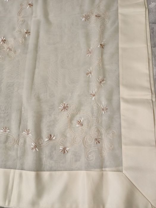 Obrus haftowany 175x135cm