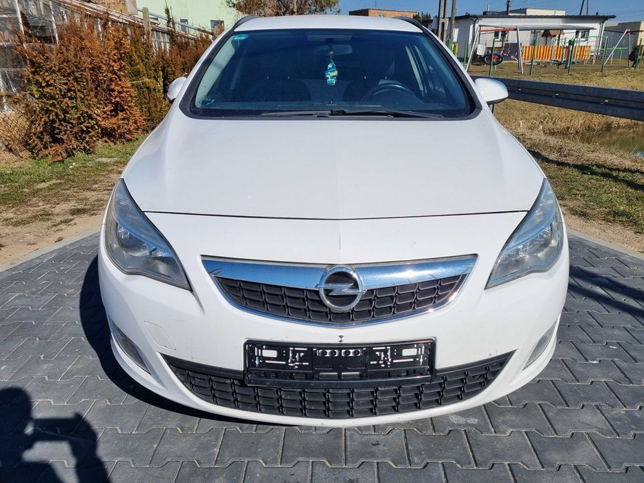 Opel Astra J Kombi Przód Kompletny Z40R Europa