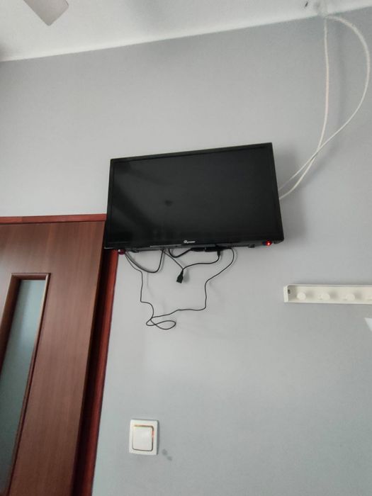Telewizor hotelowy 24 cale z dekoderem i uchwytem