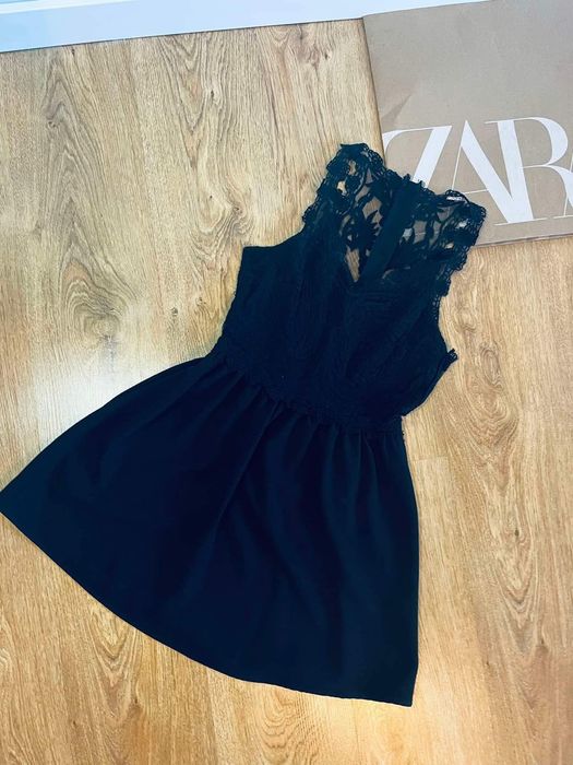 H&M piękna czarna sukienka koronkowa elegancka
