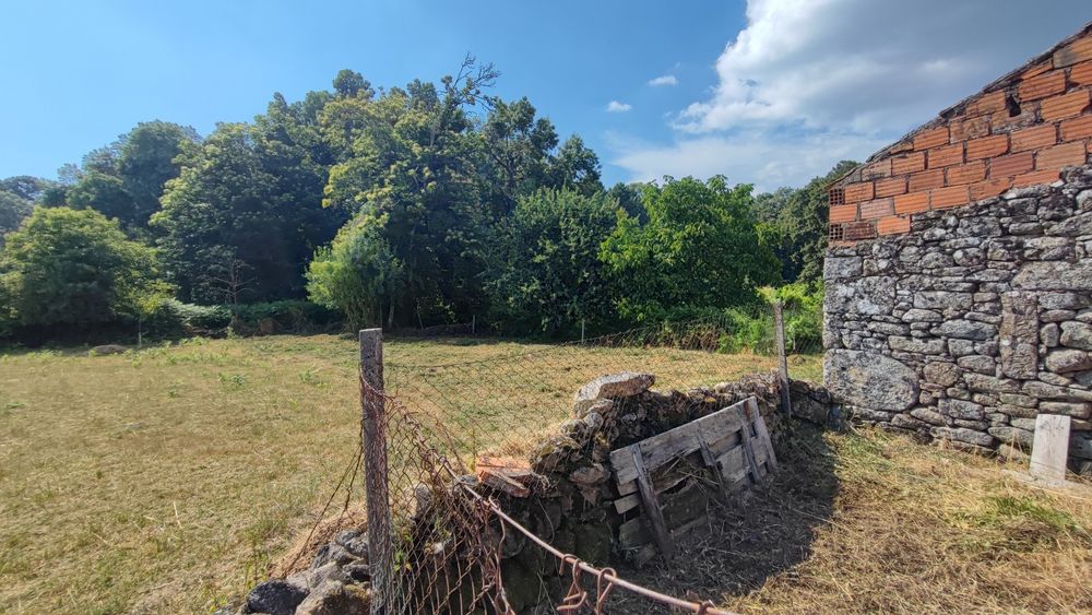 Terreno + Casa para restauro 300m2