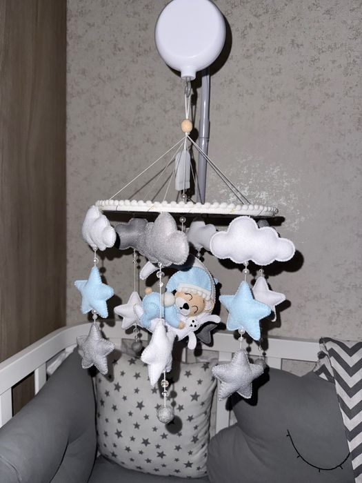 Мобиль на детскую кроватку с музыкой и подсветкой