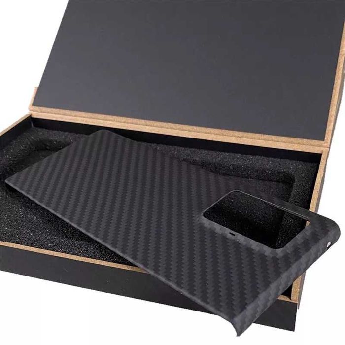 Карбоновый чехол Samsung Galaxy Z Fold 2