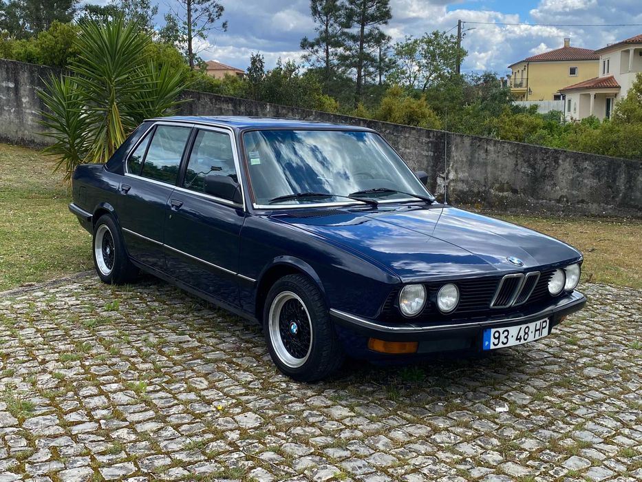 BMW E28 520i - 6 cilindros