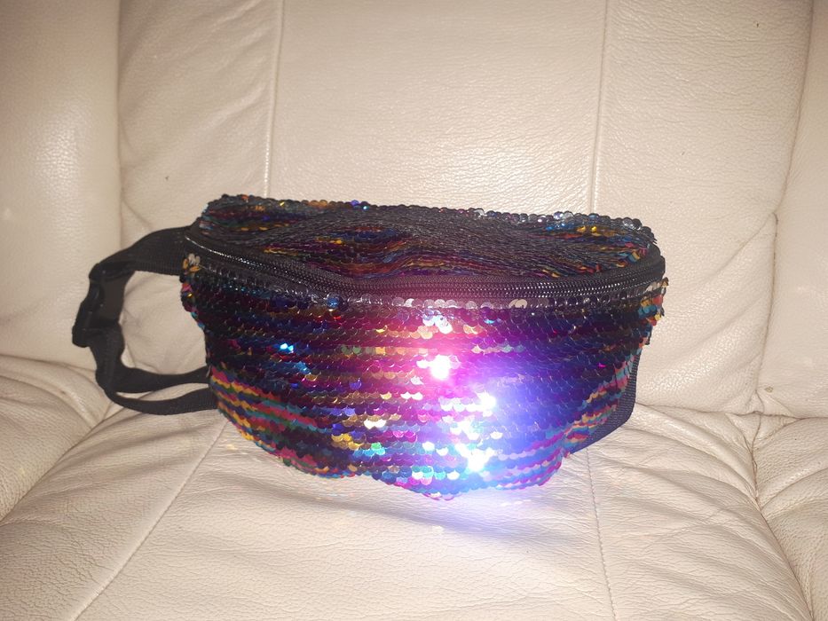 Nerka wyszyta cekinami