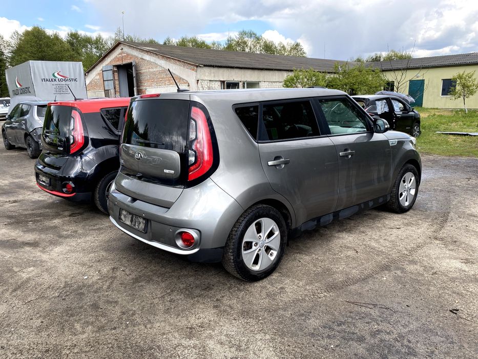 Ляда задний бампер Kia Soul EV фонарь кришка багажника Кіа Сол шрот