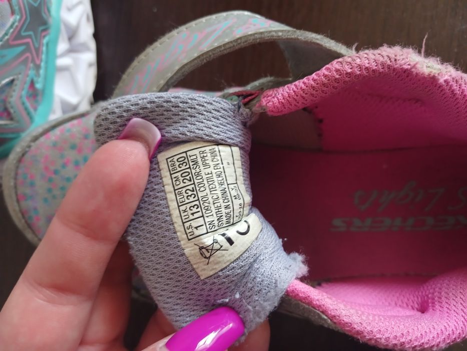 Skechers 32 світяться