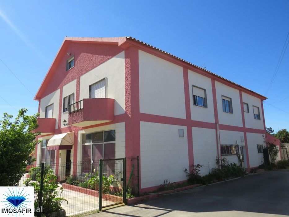 Excelente Residencial com restaurante / café