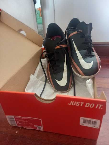 NIKE chuteiras Phantom 38,5 utilizadas 1 vez já não servem