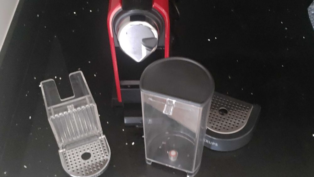 Nespresso CitiZ Cherry Red - Como NOVA