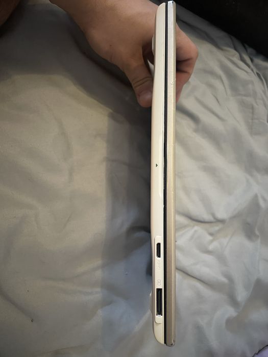 Планшет ASUS Eee Pad Slider SL101 — тільки планшет, без комплекту