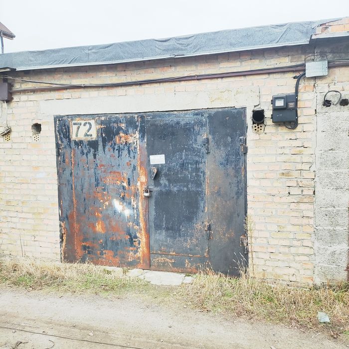 Продам Гараж! Рядом ринок Перова! Є ,свій дворик!