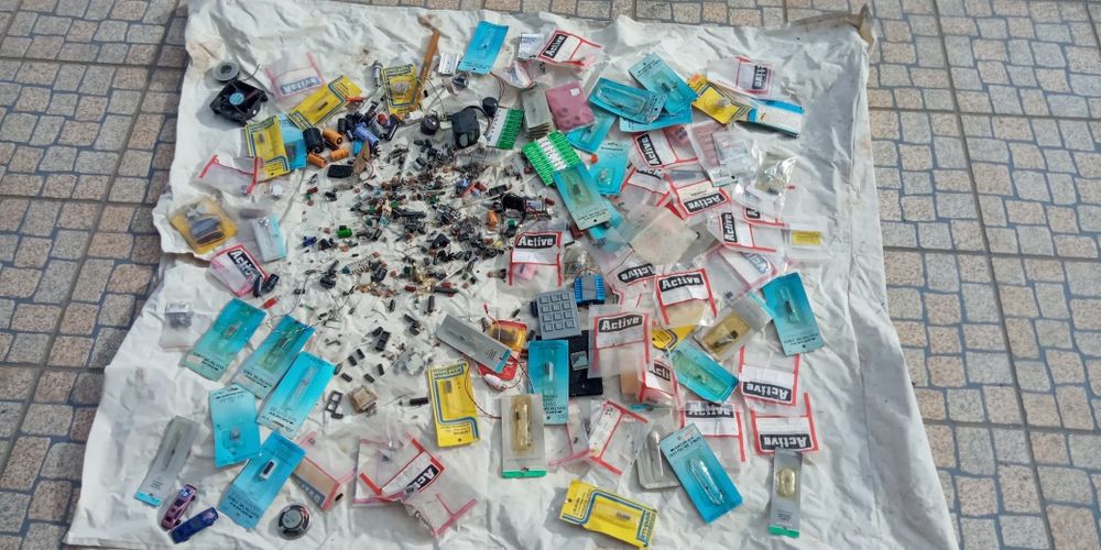 Resistors and Capacitors64586163776131124