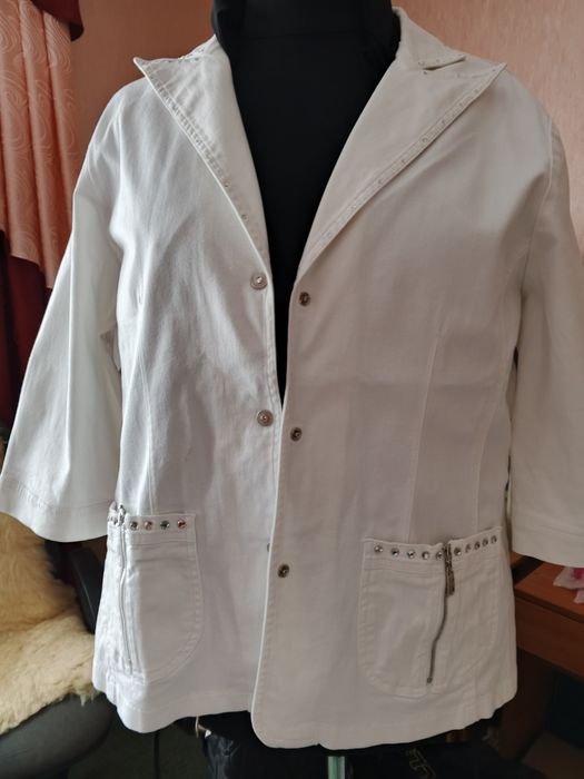 Продам ветровку новою Корея  ткань жатка на подкладе размер ХЛ