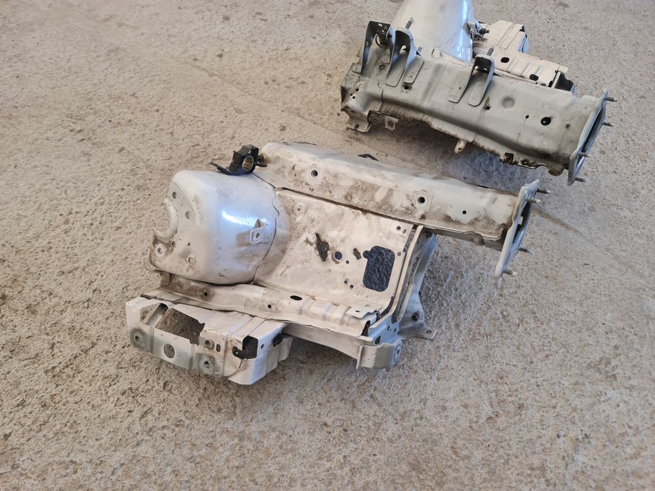 Fartuch cwiartka ford kuga mk2 lift biala perla AD .
