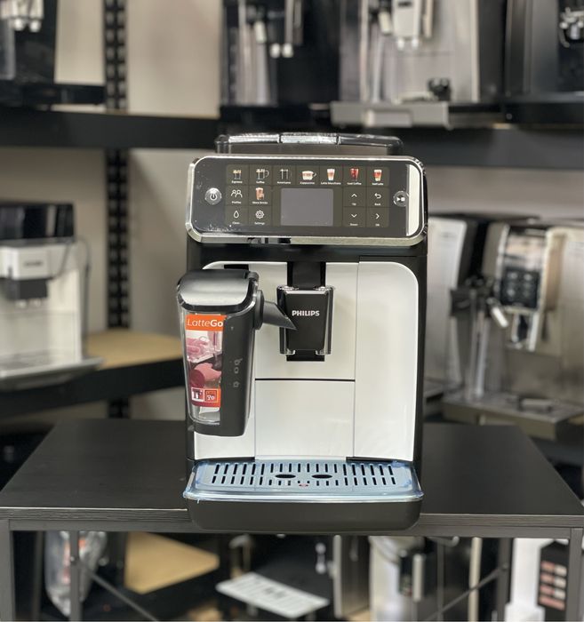 Кофемашина Philips 5500 витринного варианта в белом цвете ,ГАРАНТИЯ