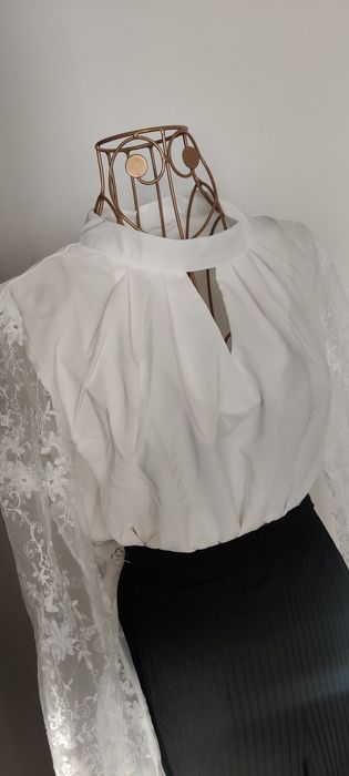Bardzo elegancka koszula z długim rękawem koronkowa