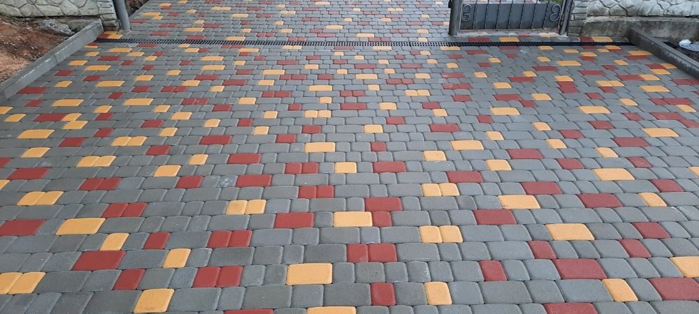 Професійне укладання бруківки, тротуарної плитки.